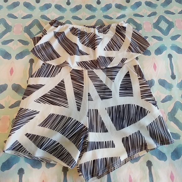 Other - Printed strapless romper